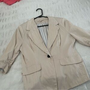 Tan and cream blazer #tanblazer